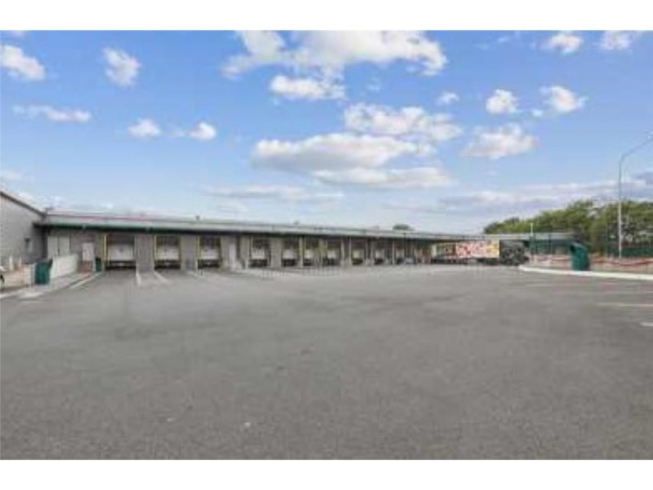 CBRE vous propose à louer des locaux d'activité a