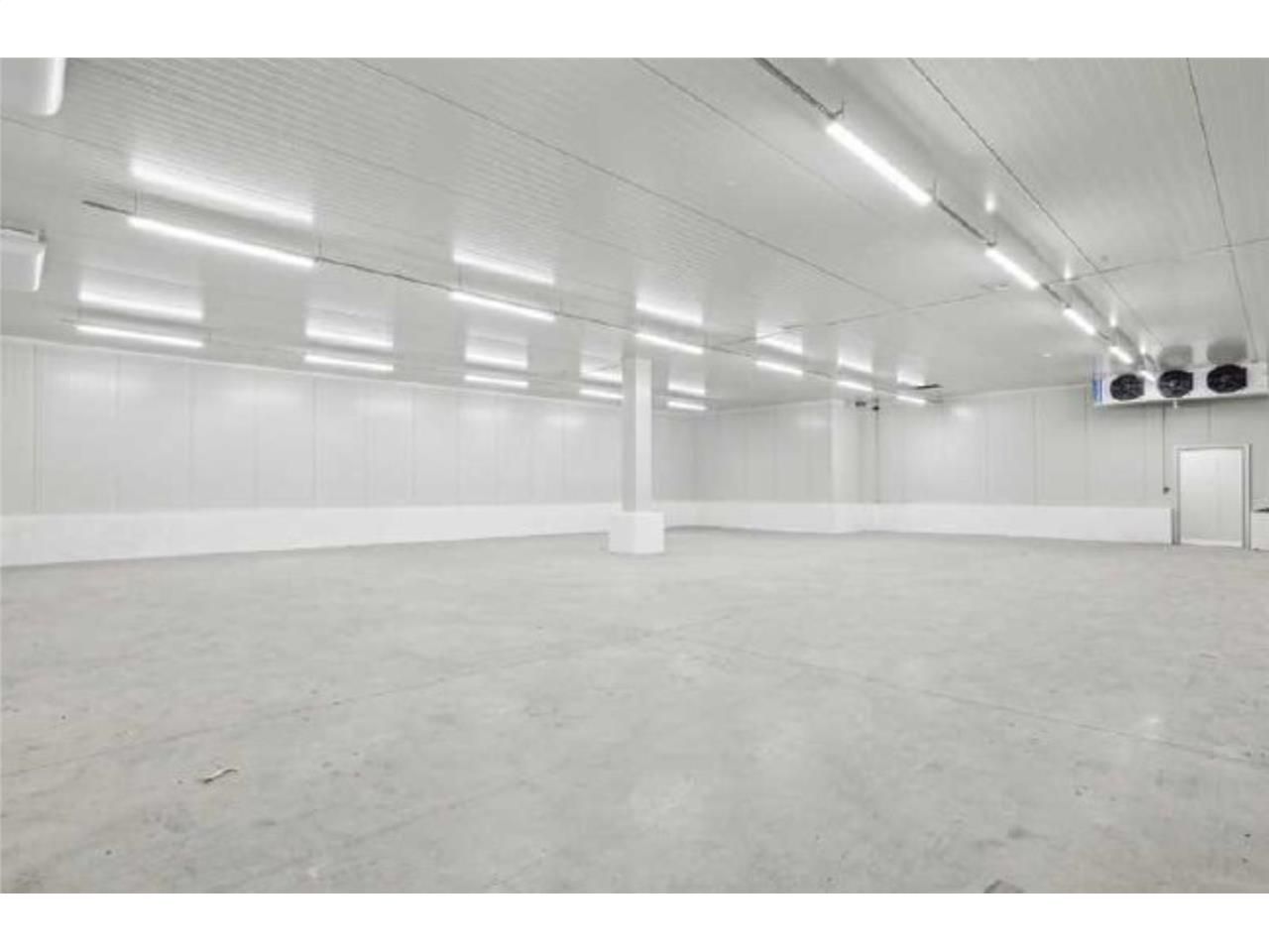 CBRE vous propose à louer des locaux d'activité a