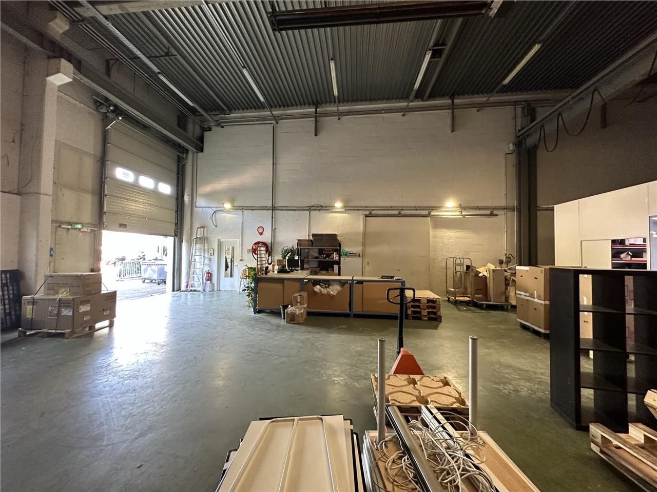 CBRE vous propose à louer, un bâtiment indépendan