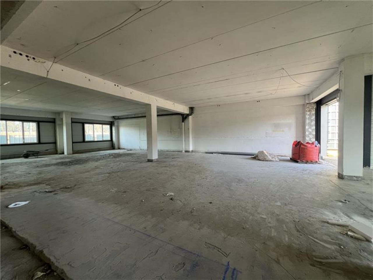 CBRE vous propose à louer, des locaux d'activités
