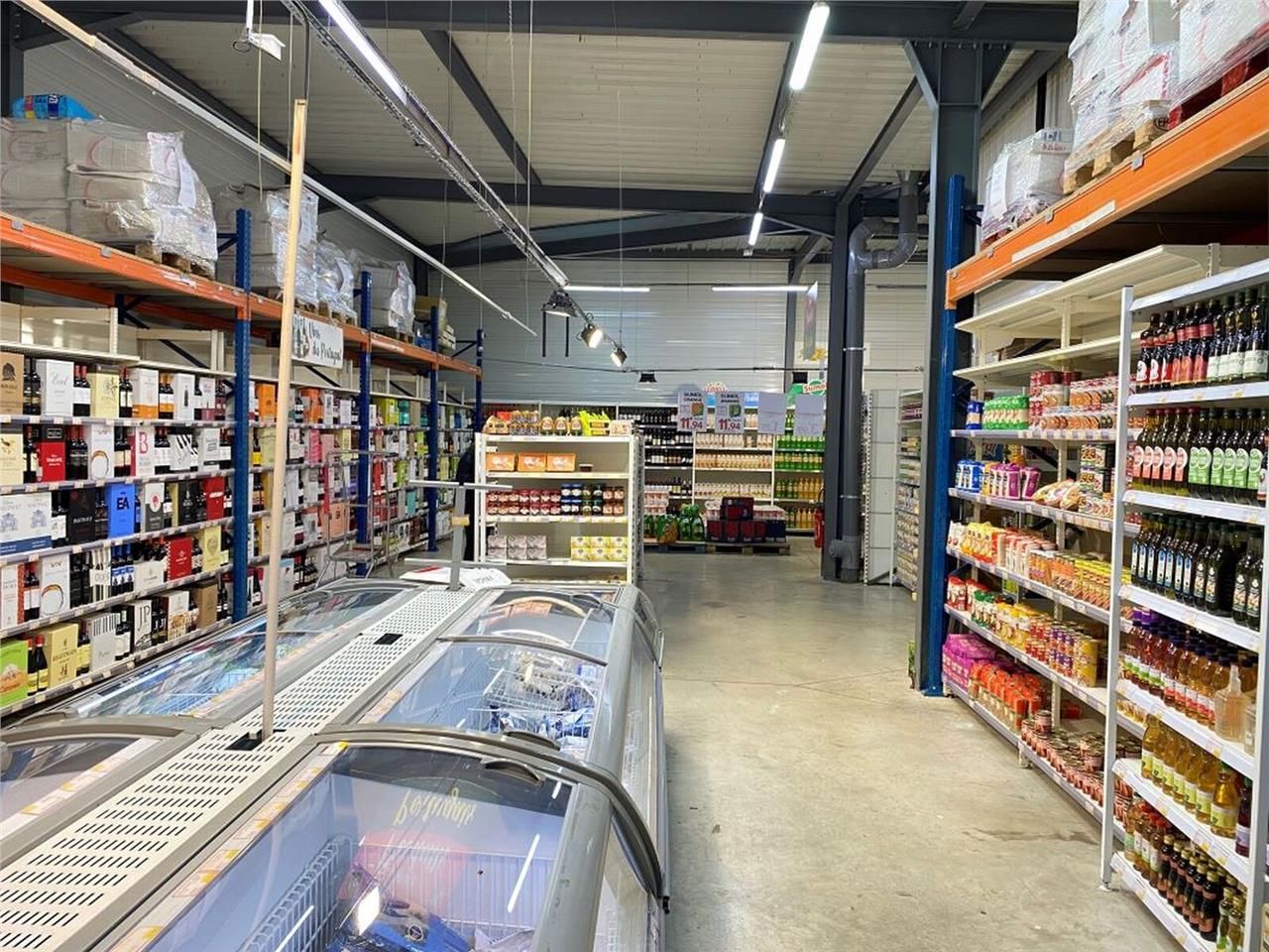 CBRE vous propose à louer, un entrepôt type comme