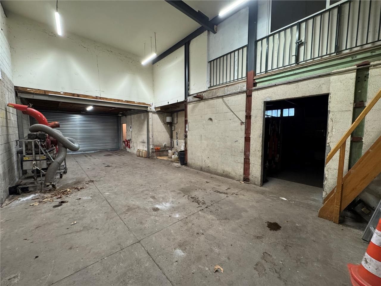 CBRE vous propose à vendre, un bâtiment indépenda
