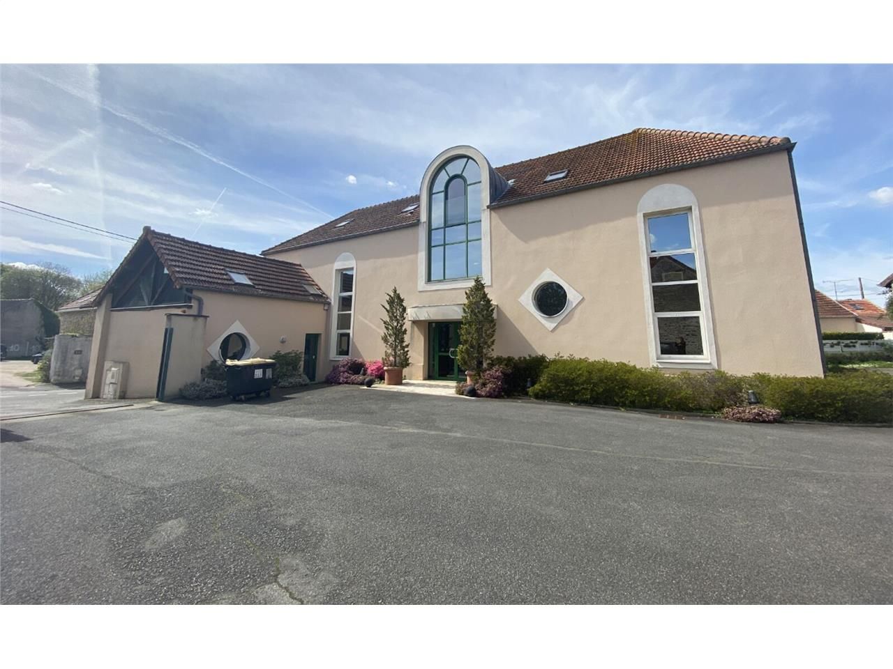 CBRE vous propose à vendre, un bâtiment indépenda