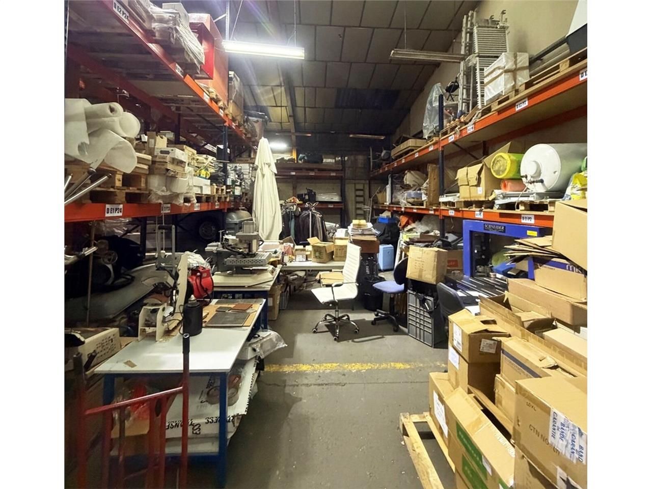 CBRE vous propose à louer ou à vendre un entrepôt