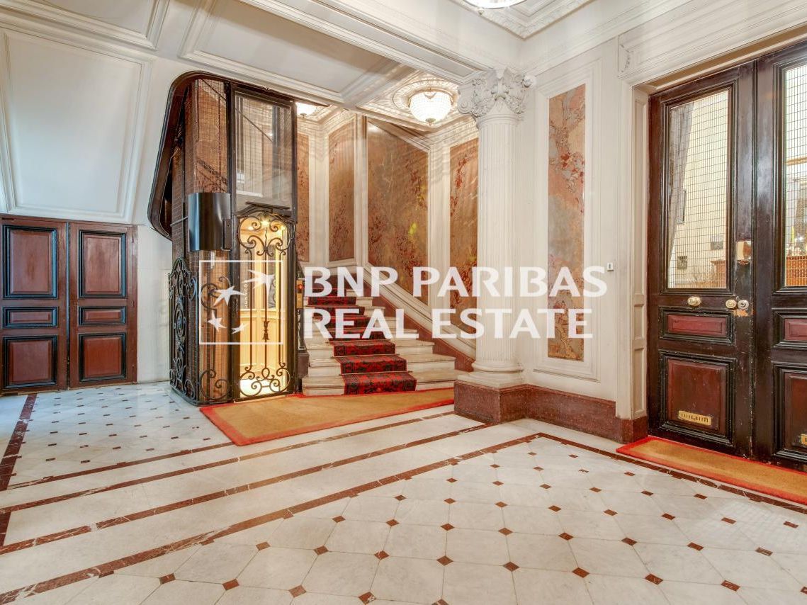 240 m² pour ce bureaux en location à Paris