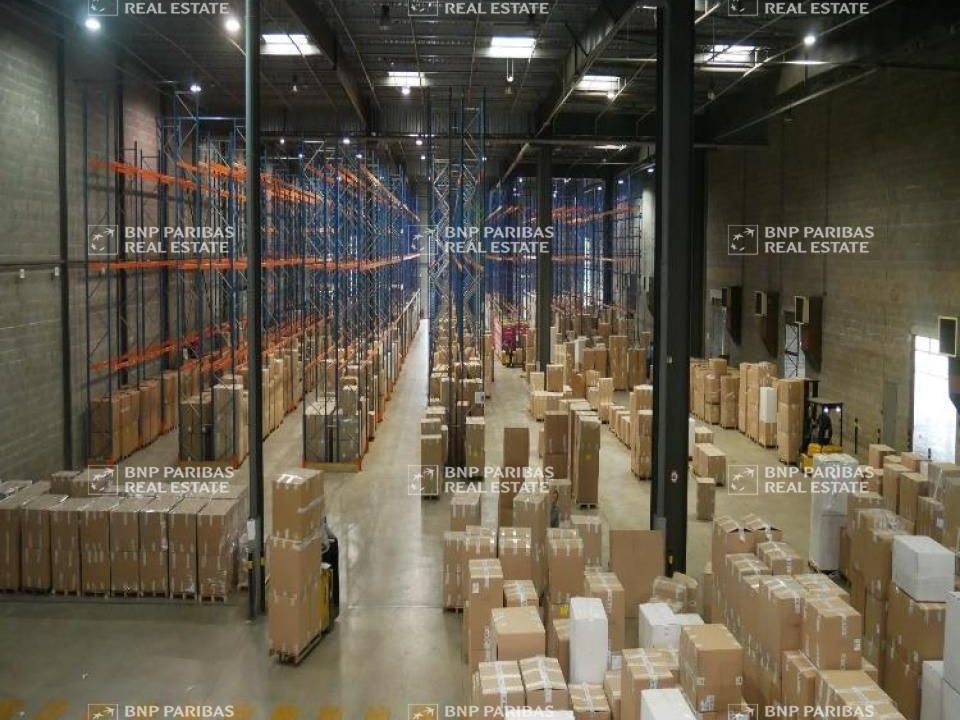 Location Entrepôts classe A 7570 m² divisibles 37540 Saint-cyr-sur-loire