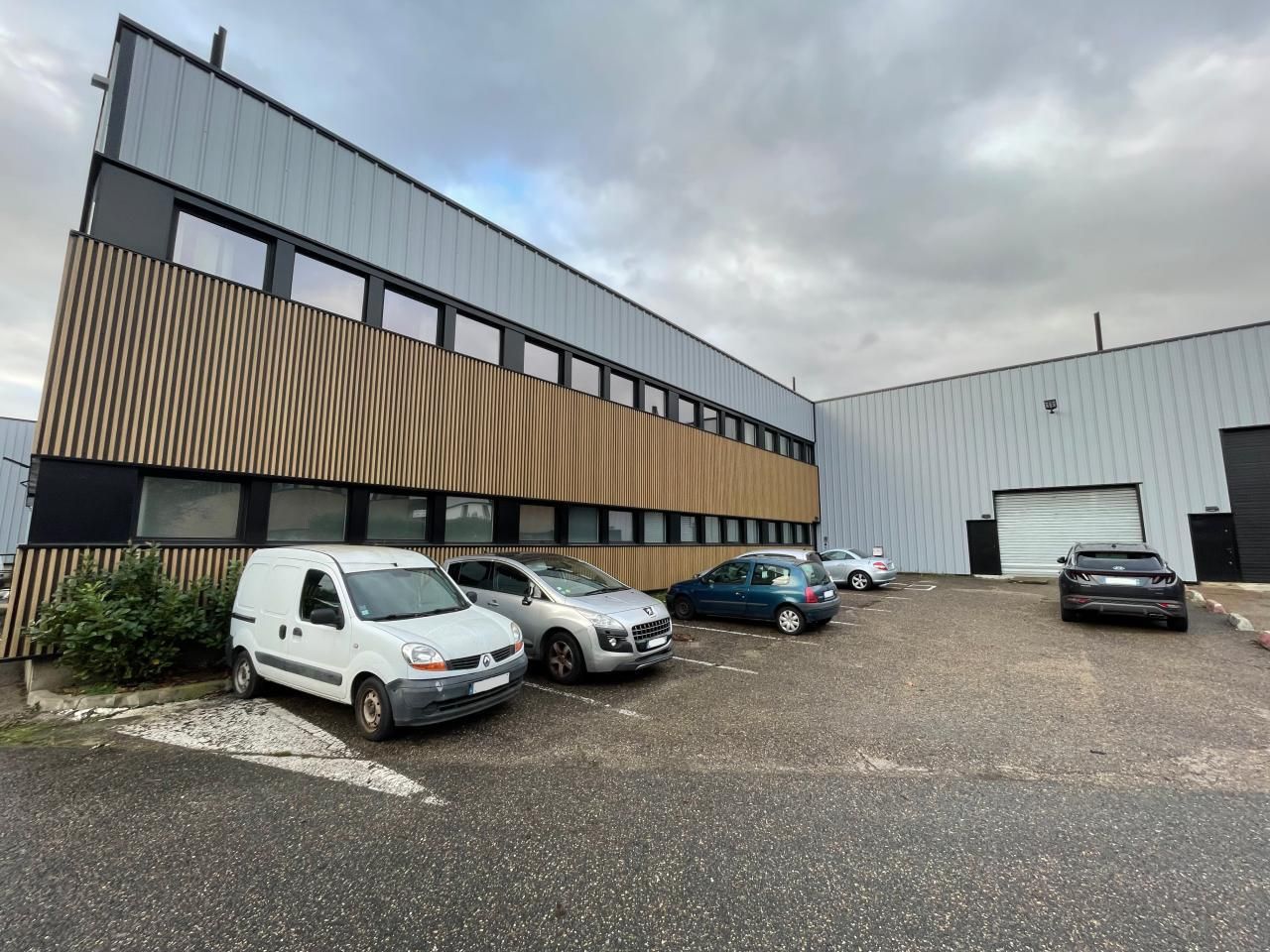 Location PME-PMI 1834 m² non divisibles 92390 Villeneuve-la-garenne