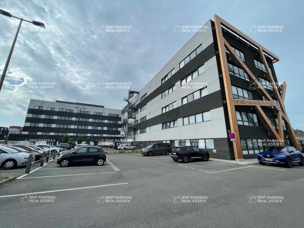 372 m² pour ce bureaux en location à Calais