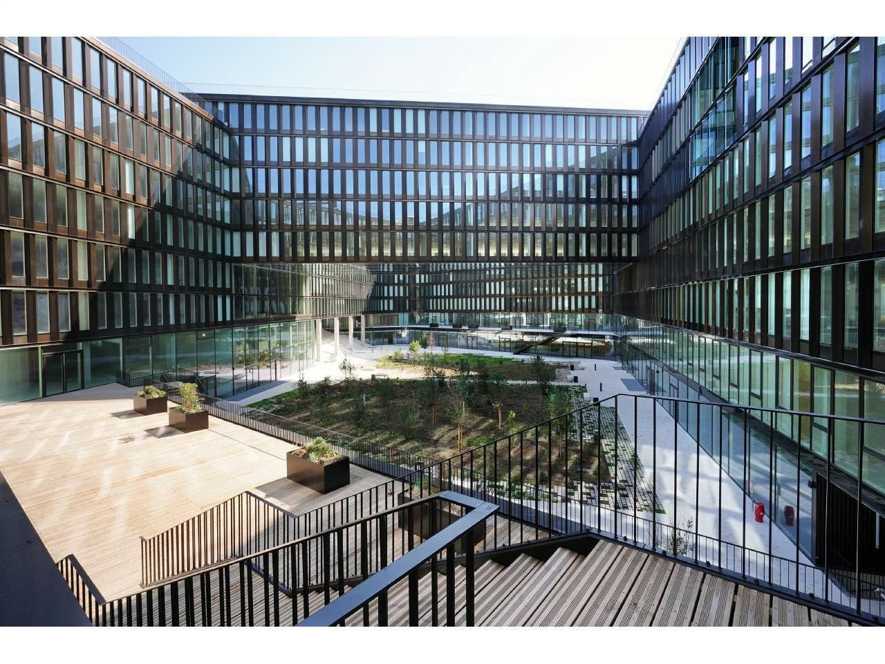 41772 m² pour ce bureaux en location à Saint-ouen