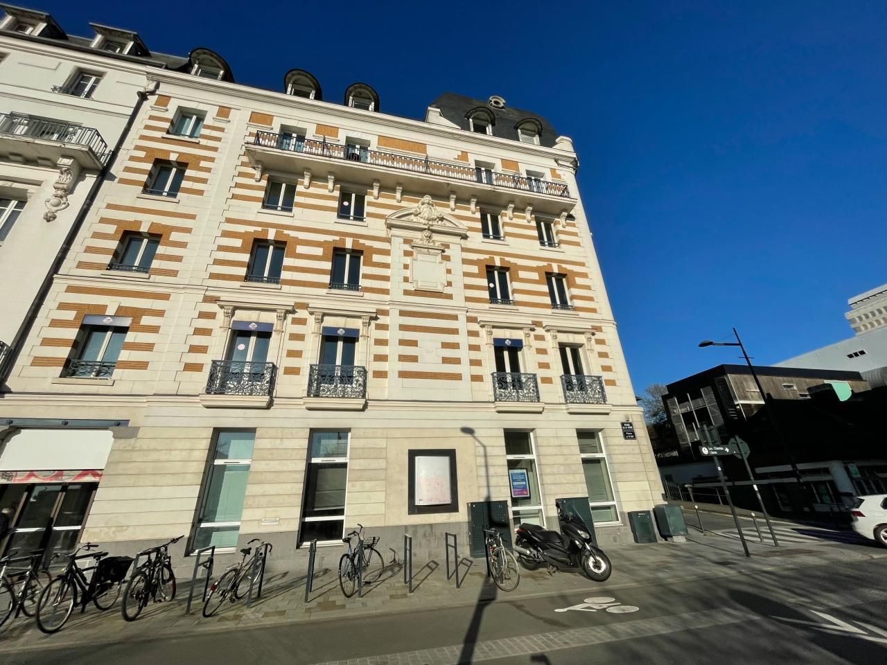 932 m² pour ce bureaux en location à Rennes