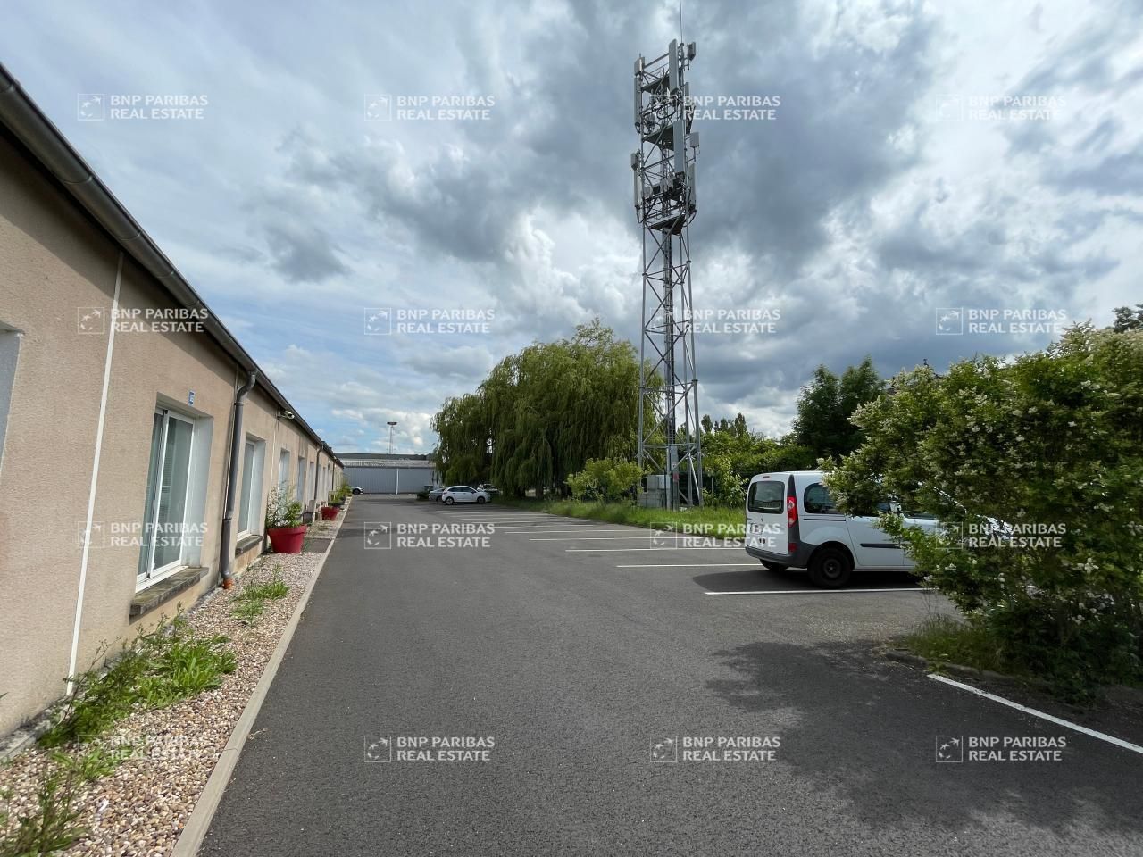 1525 m² pour ce activité en location à Essey-lès-nancy