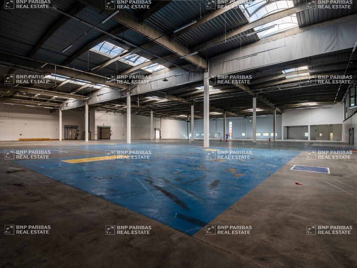 4692 m² pour cetentrepôts classe a en vente à Croissy-beaubourg
