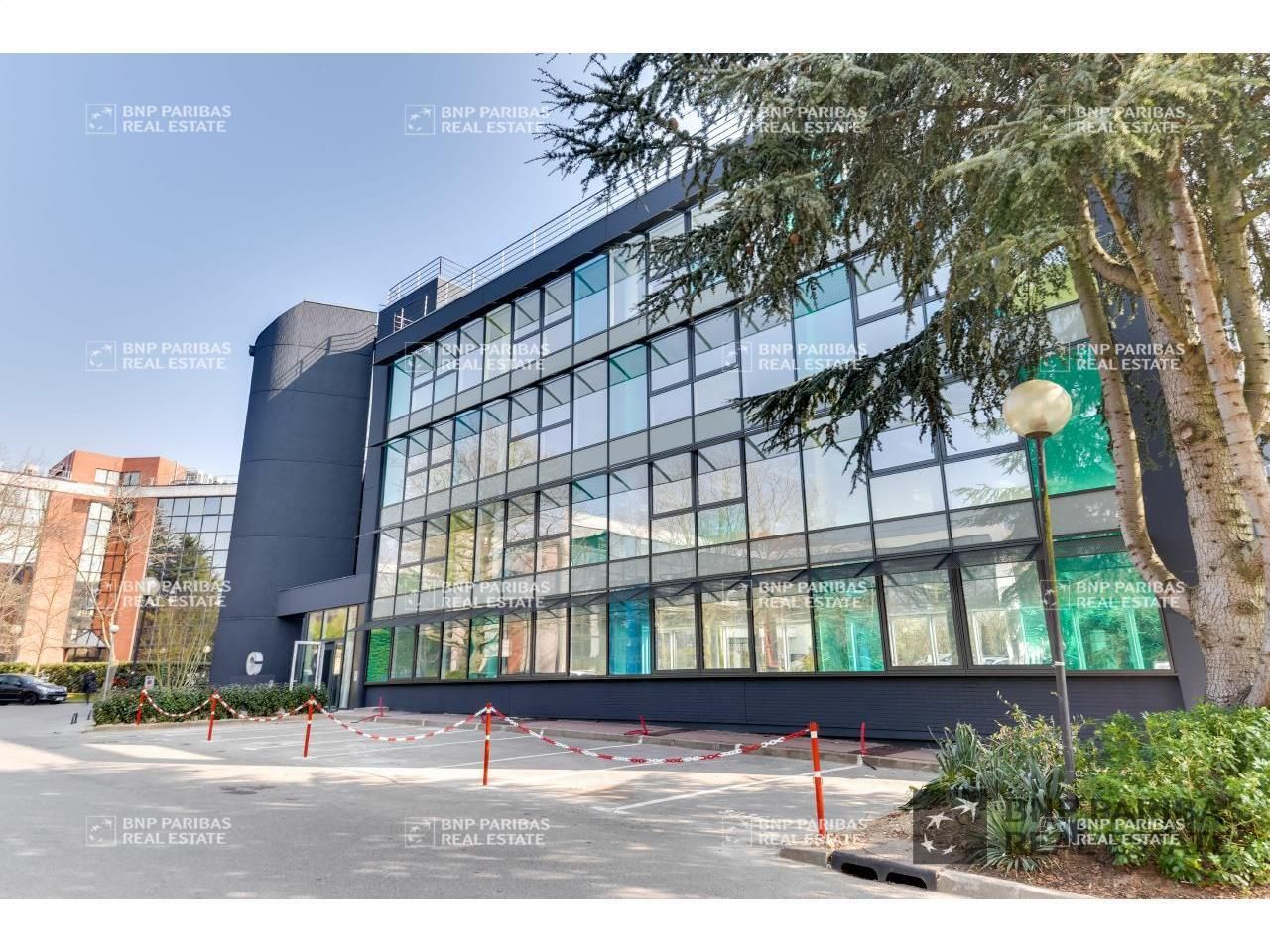 7572.13 m² pour ce bureaux en location à Velizy villacoublay