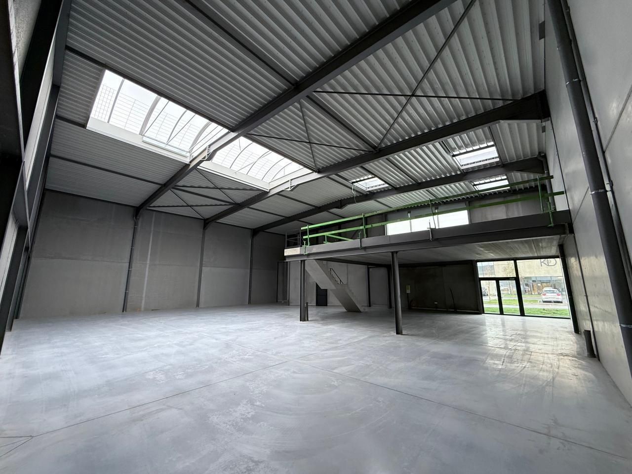 11210 m² pour ce pme-pmi en location à Le mesnil-amelot