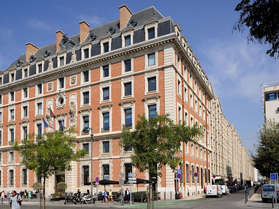 Location Bureaux 990.7 m² divisibles 13002 Marseille