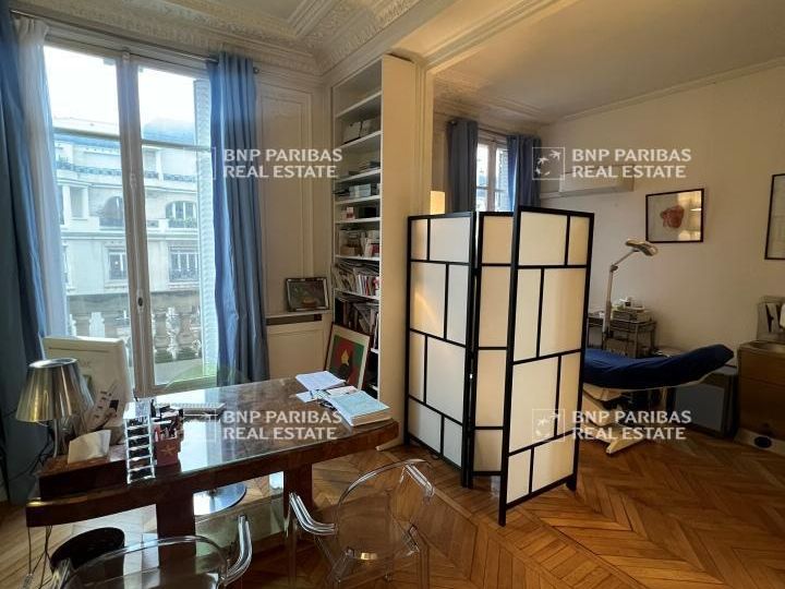 162.5 m² pour ce bureaux en location à Paris