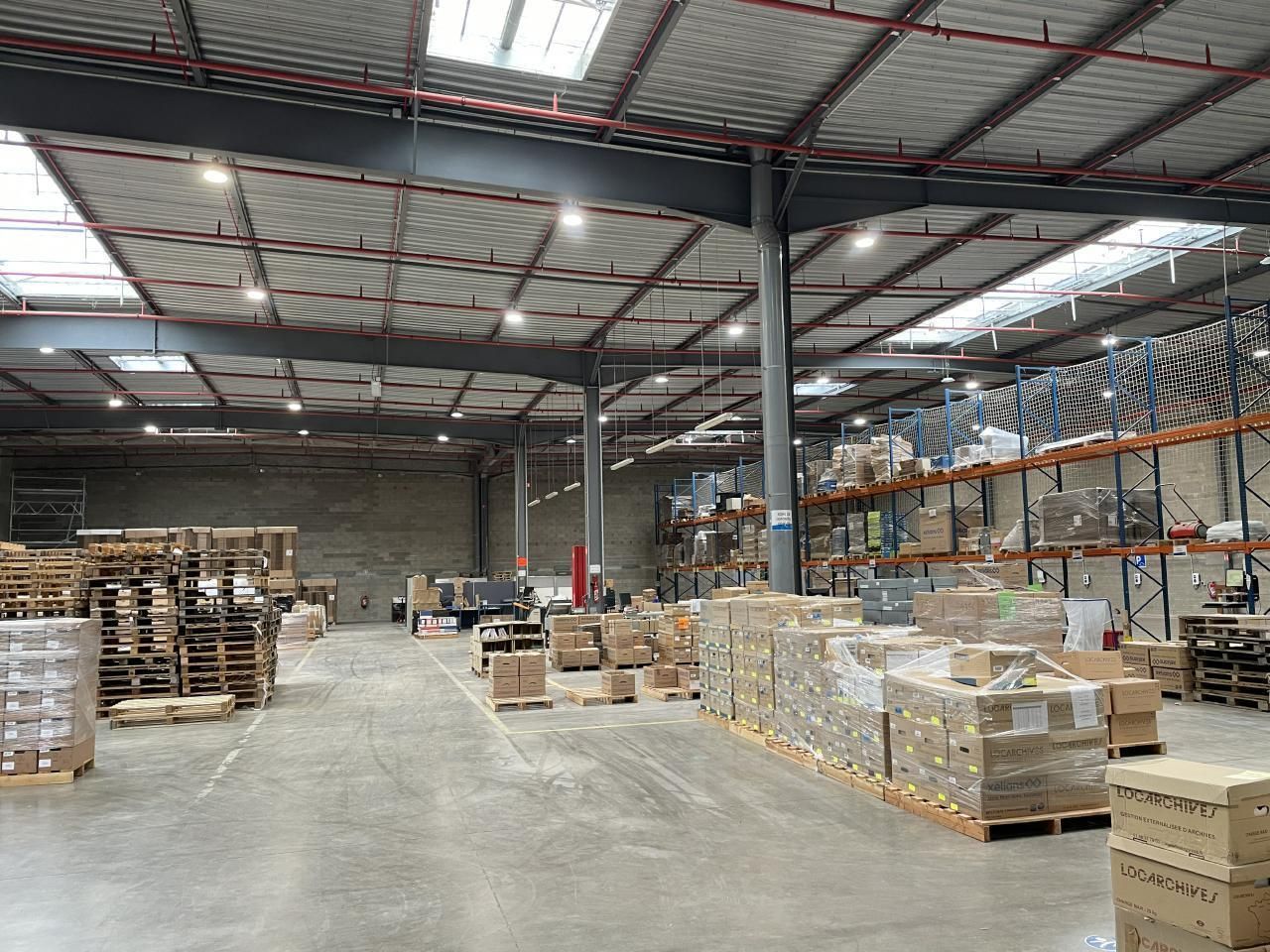 Location PME-PMI 4157 m² divisibles 93240 Stains