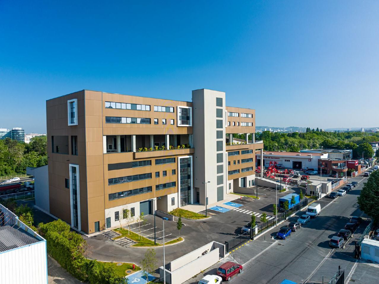 1387 m² pour ce activité en location à Colombes