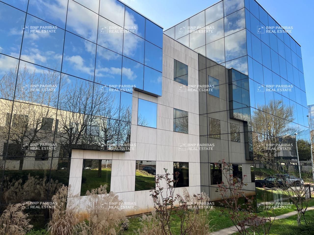 916 m² pour ce bureaux en vente à Dijon