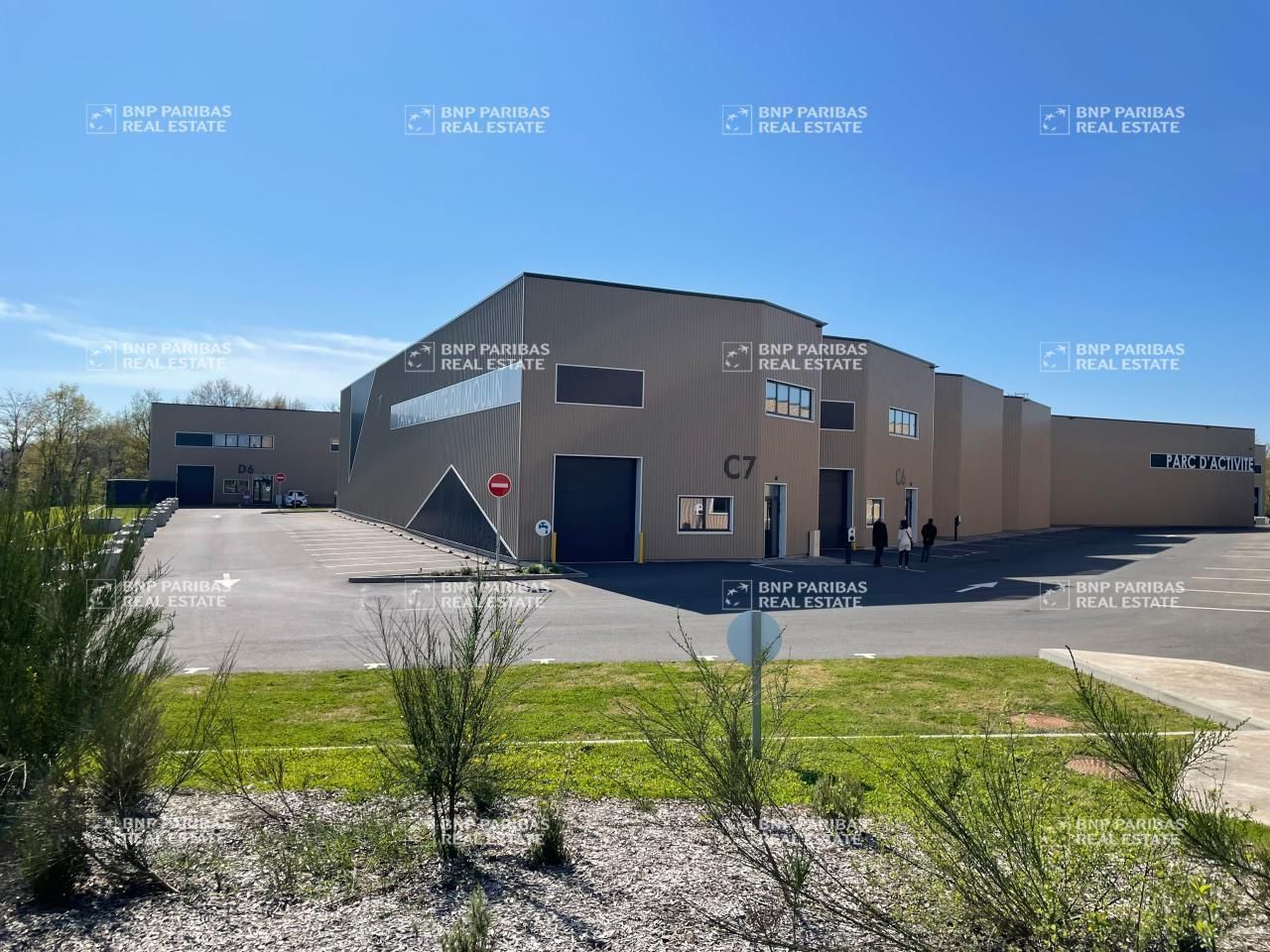 2014.8 m² pour ce activité en location à Carquefou