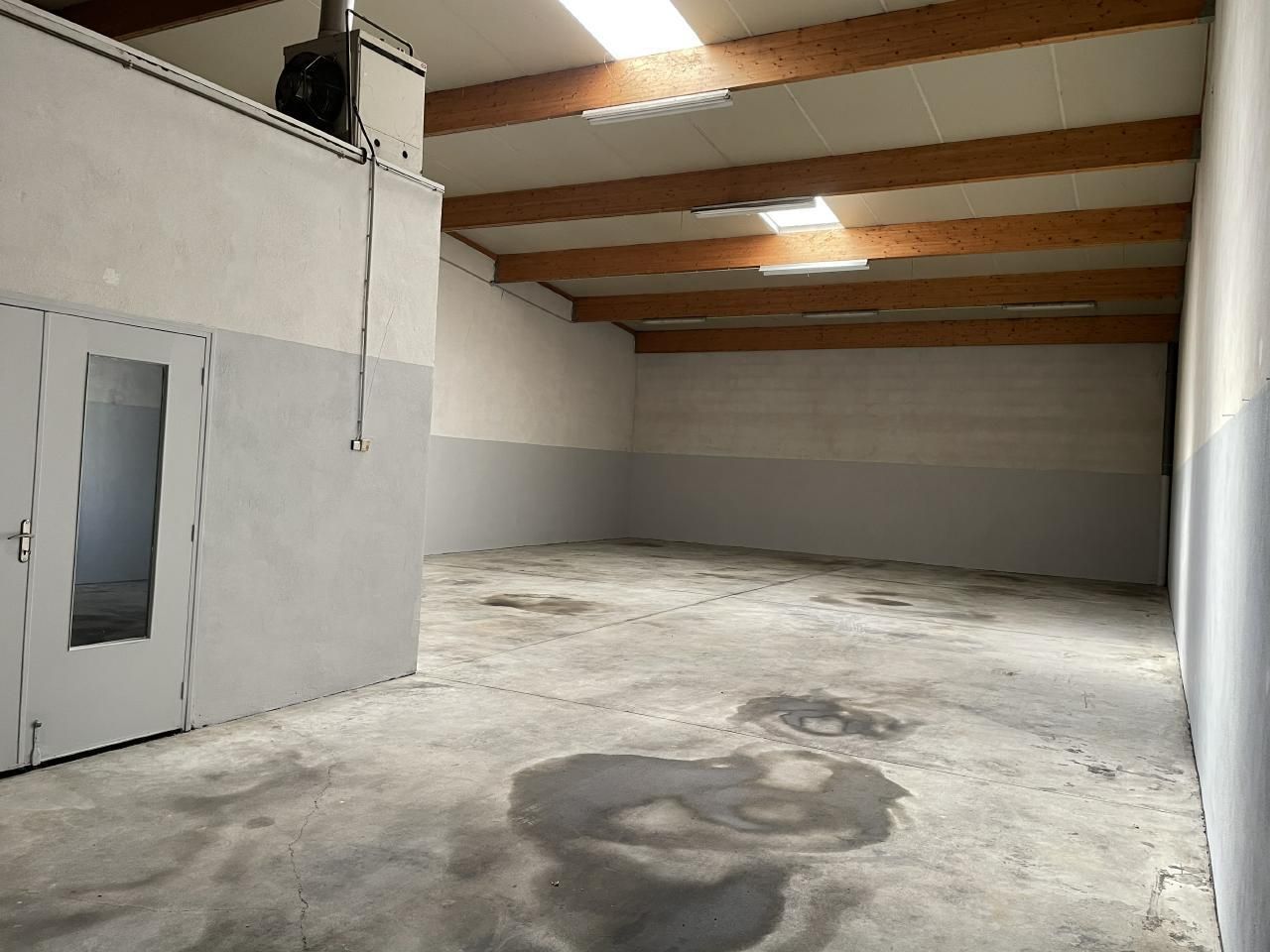 858 m² pour ce activité en location à Meyzieu