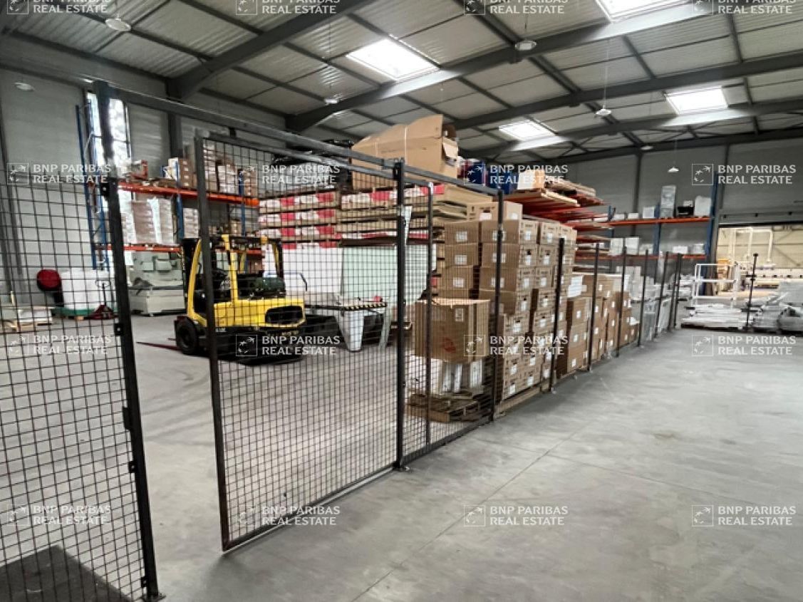 2300 m² pour ce activité en location à Saint-quentin-fallavier
