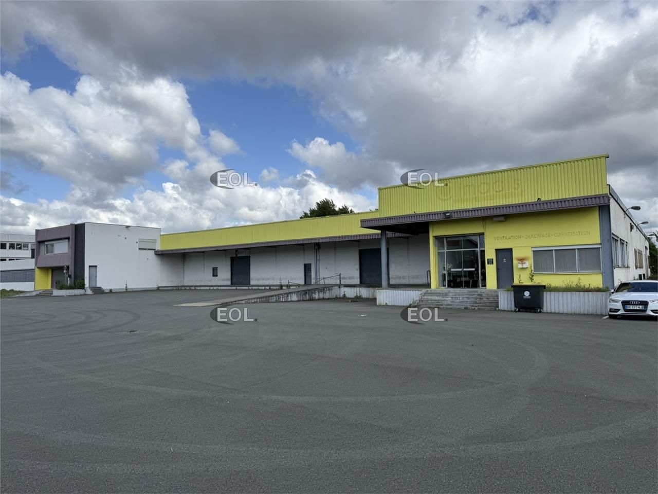 EOL, spécialisé en immobilier d'entreprise, vous propose à la location un entrepôt avec bureaux d'une surface totale de 2 080 m²