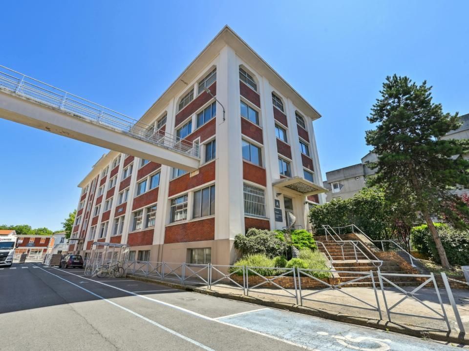 Location Bureaux 2000 m² divisibles 93120 La courneuve