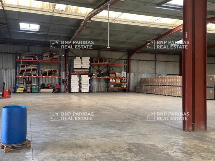 13390 m² pour cetentrepôts classe c en vente à Buchères