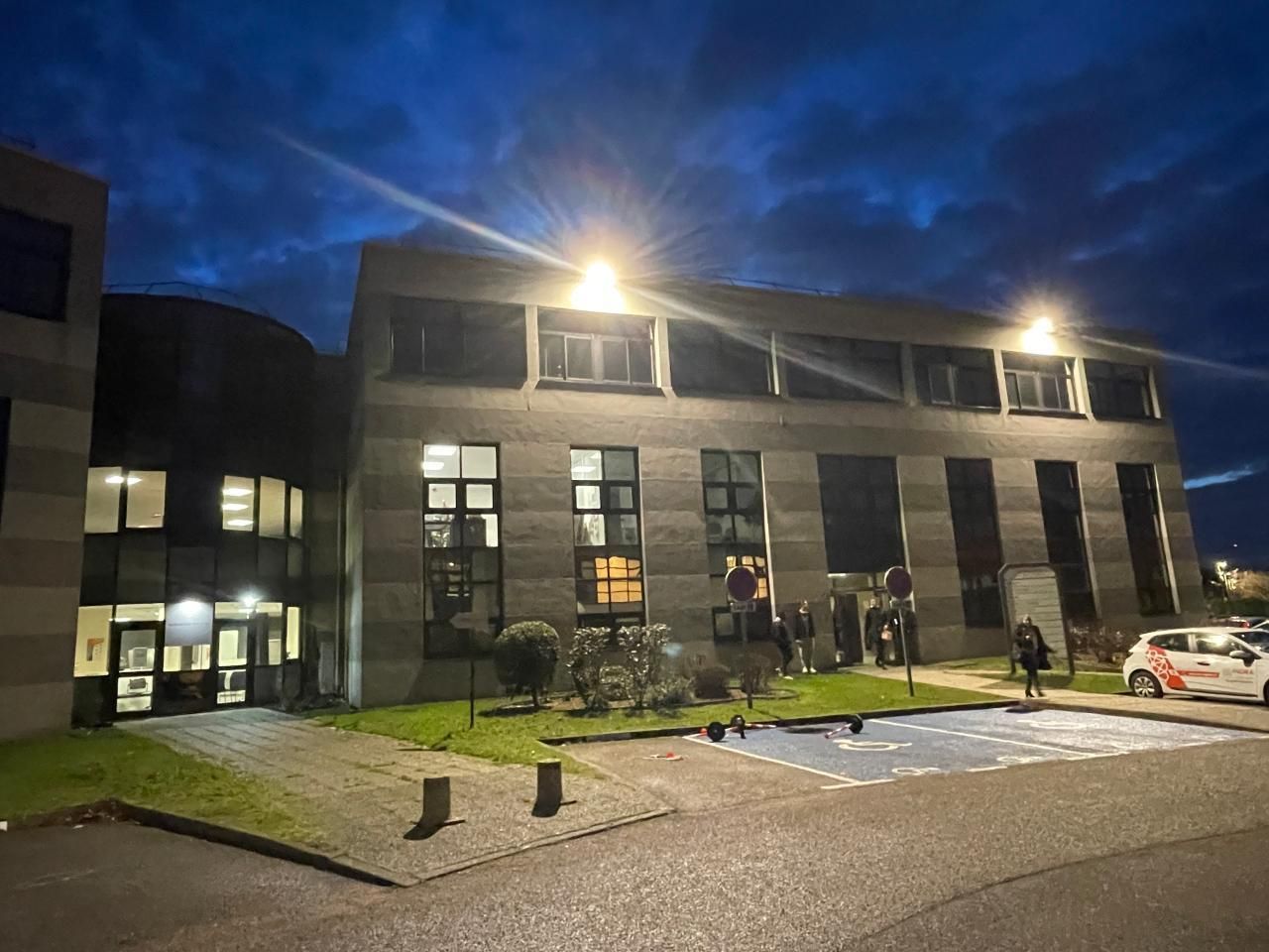 Location Bureaux 253.9 m² divisibles 76140 Le petit-quevilly