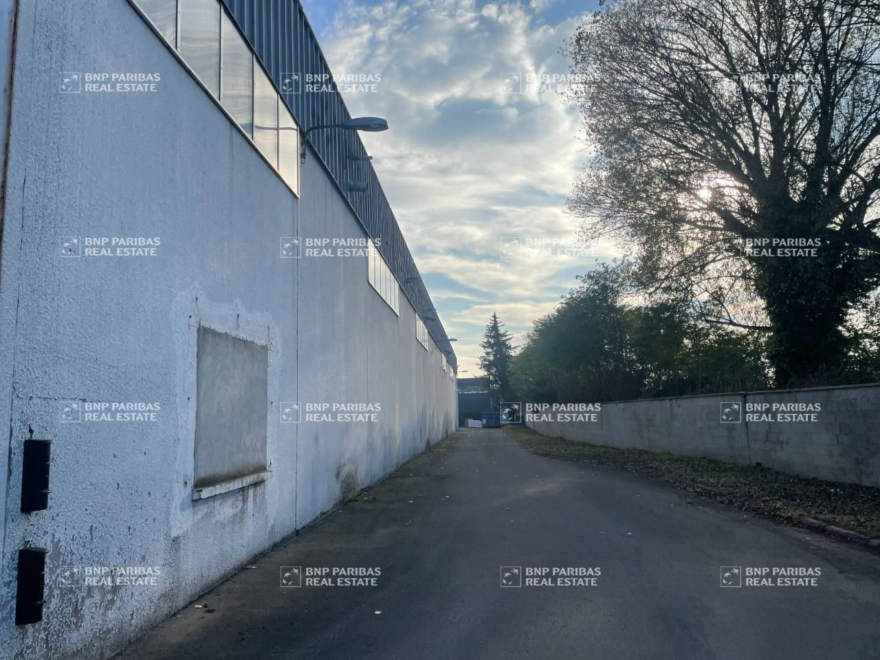 3260 m² pour ce activité en location à Vaulx-en-velin