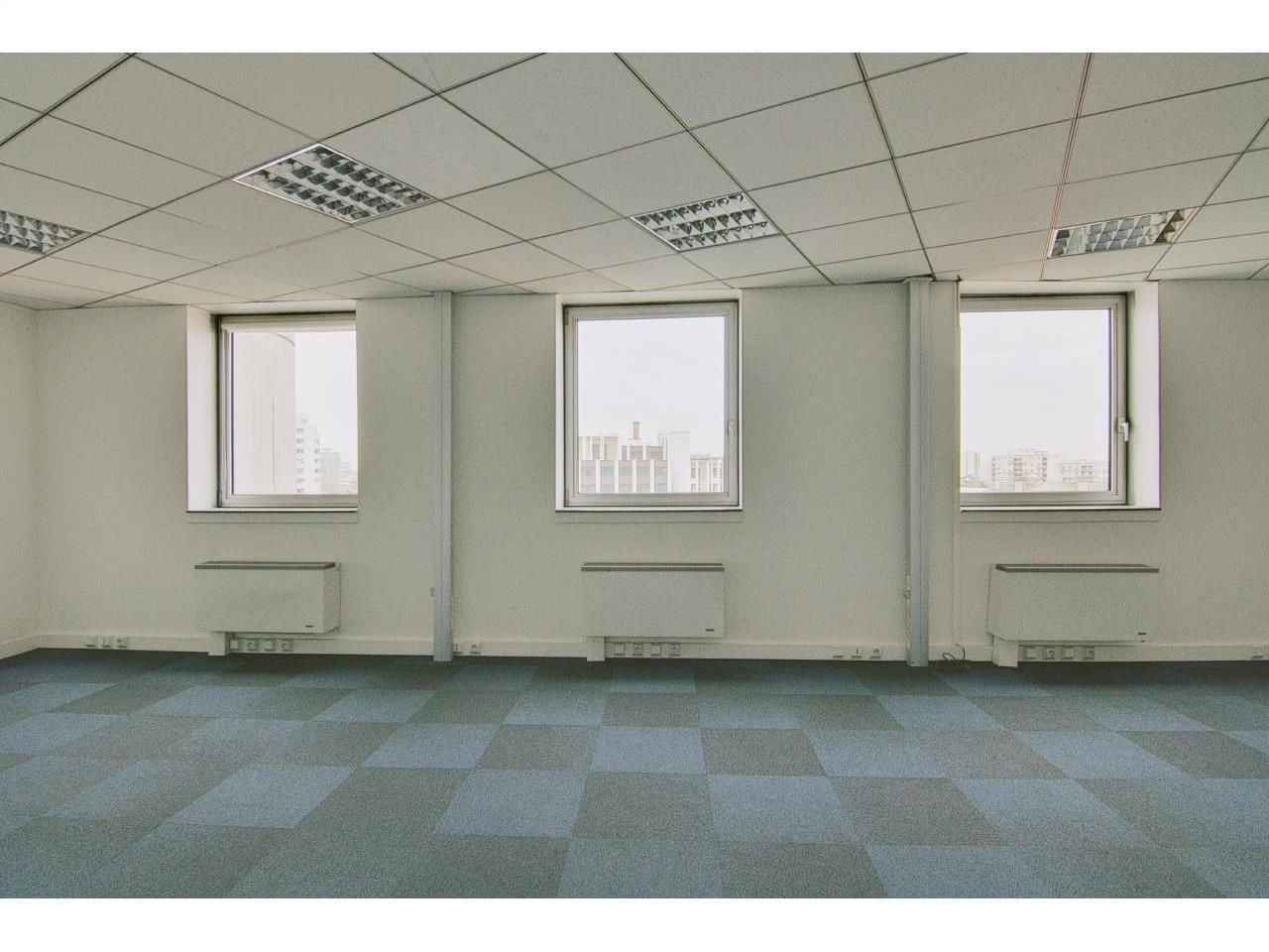 3255 m² pour ce bureaux en location à Aubervilliers