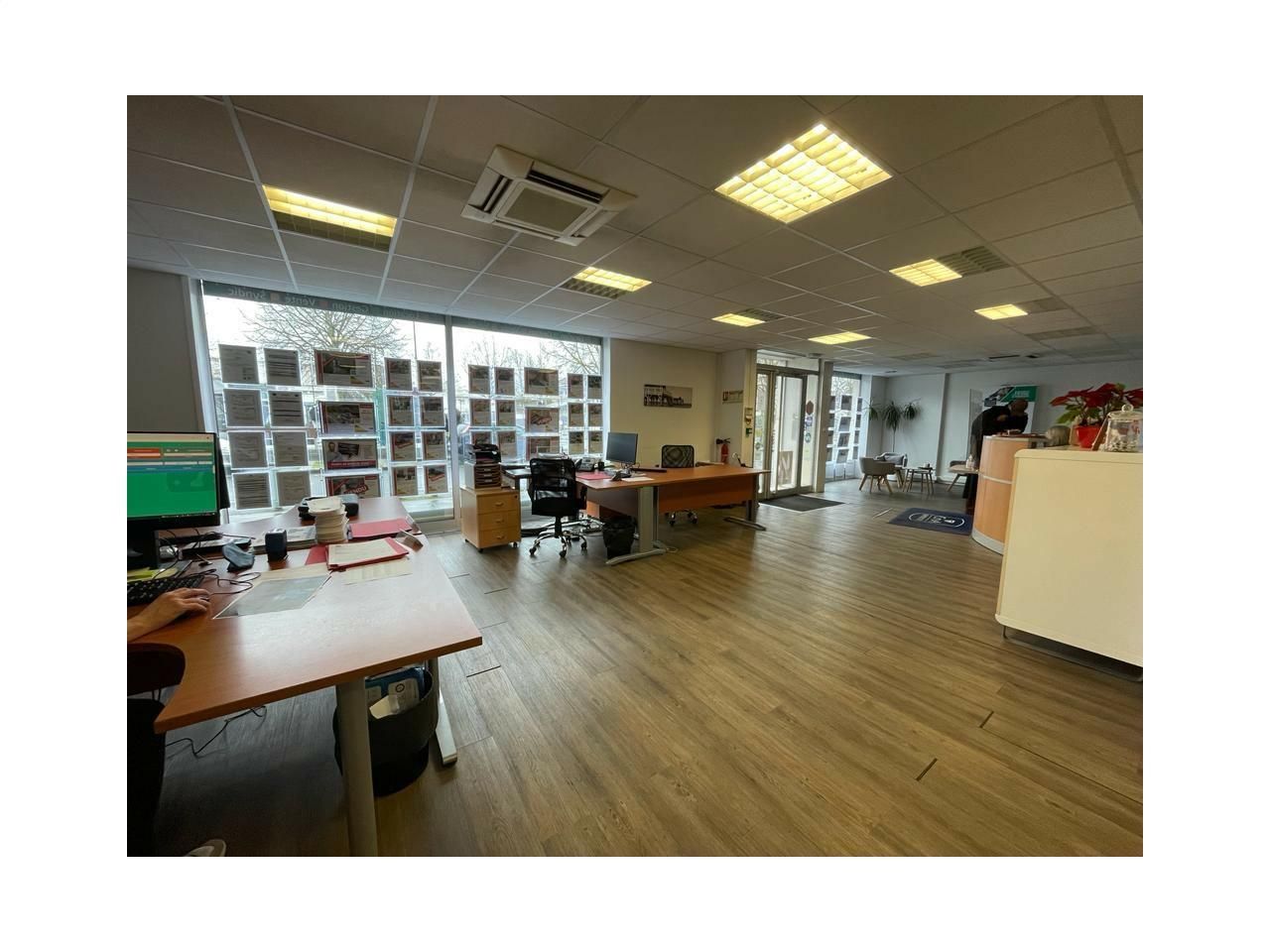 956.72 m² pour ce bureaux en location à Bordeaux