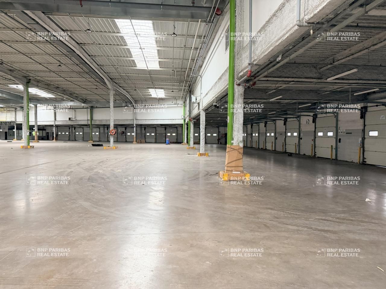 9490 m² pour cetentrepôts classe b en location à Gonesse