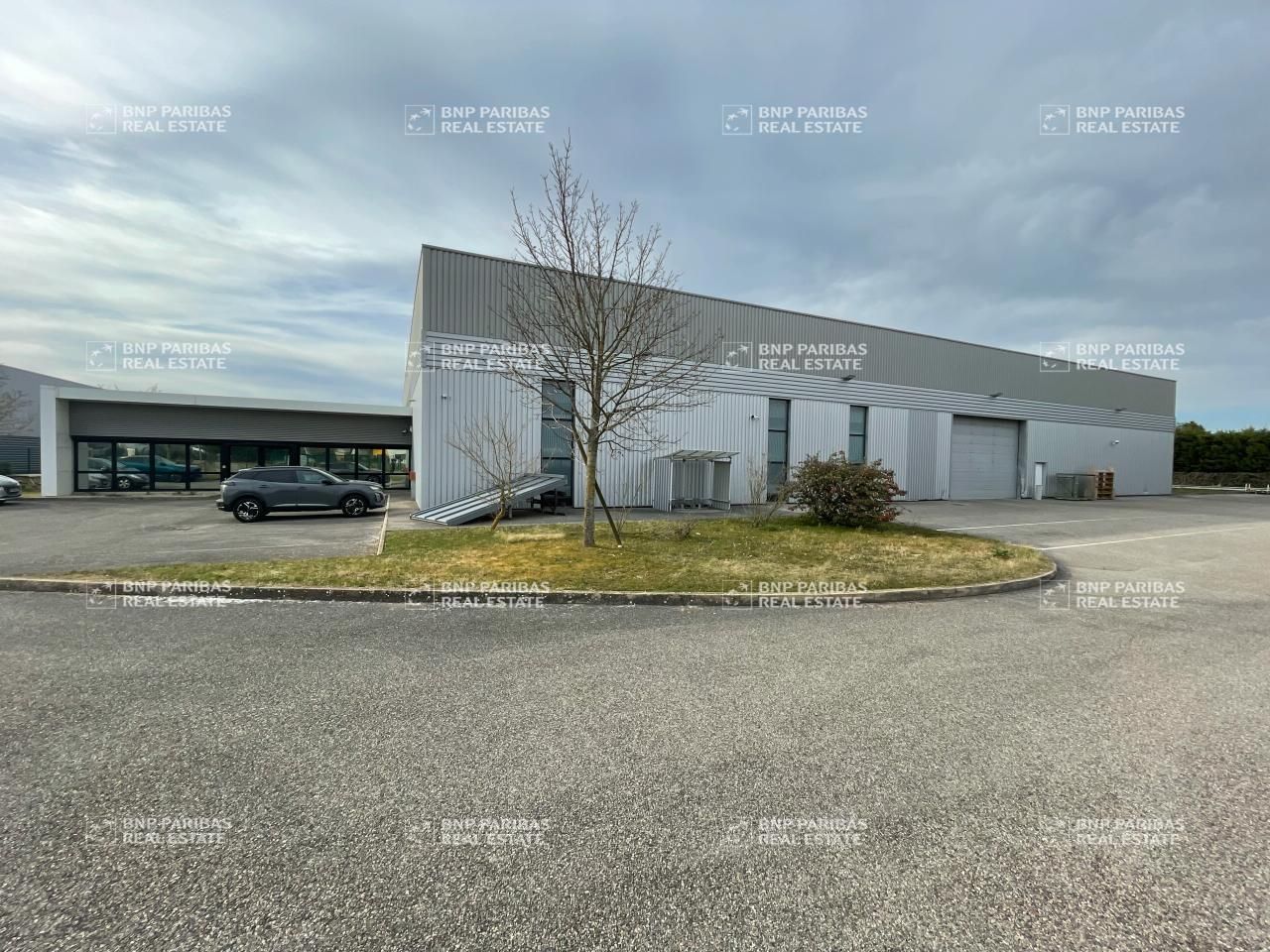 Location Activité 2700 m² non divisibles 69800 Saint-priest