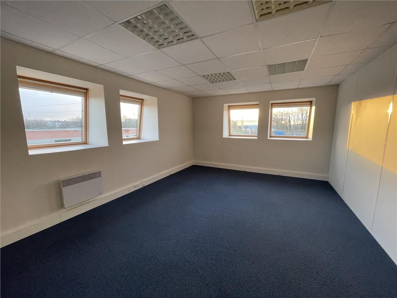 Rare, petits bureaux à louer sur zone d'activité 