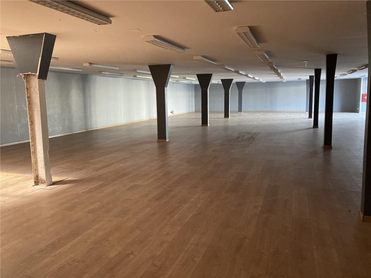 A l'entrée de la zone industrielle et proche du c