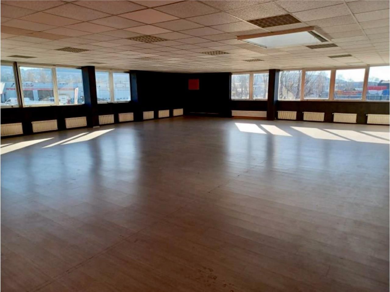 Au coeur d'une zone industrielle dynamique, à l'e