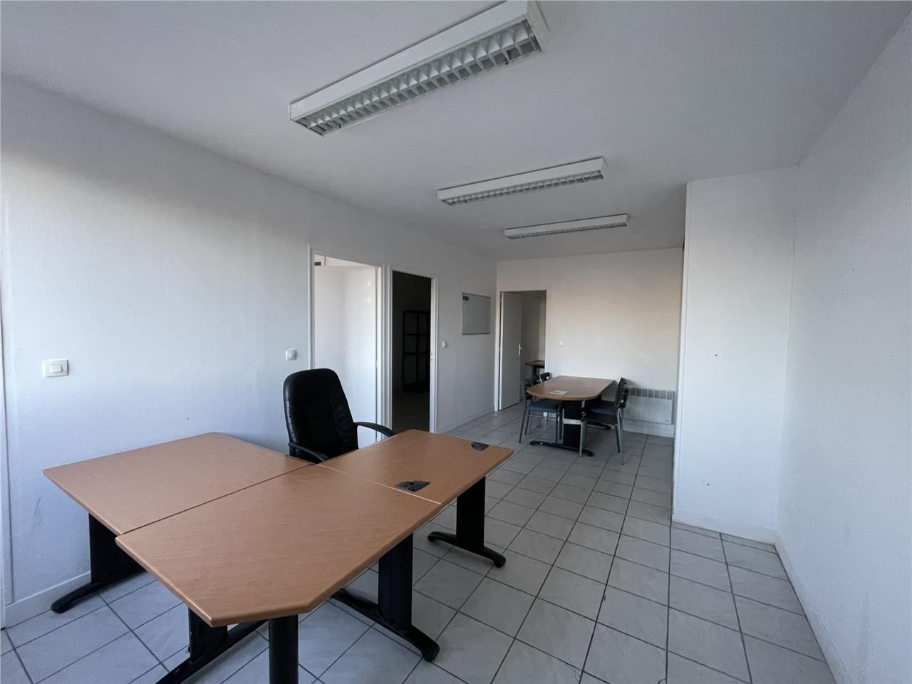 Plateau de bureaux en rez-de-chaussée d'un immeub