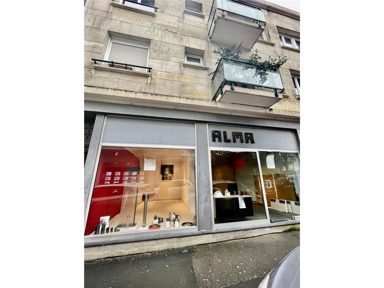 Locaux commerciaux de Local commercial d'environ