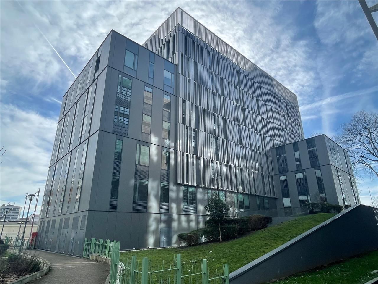 Bureaux aménagés de 360 m2 disponibles à la locat