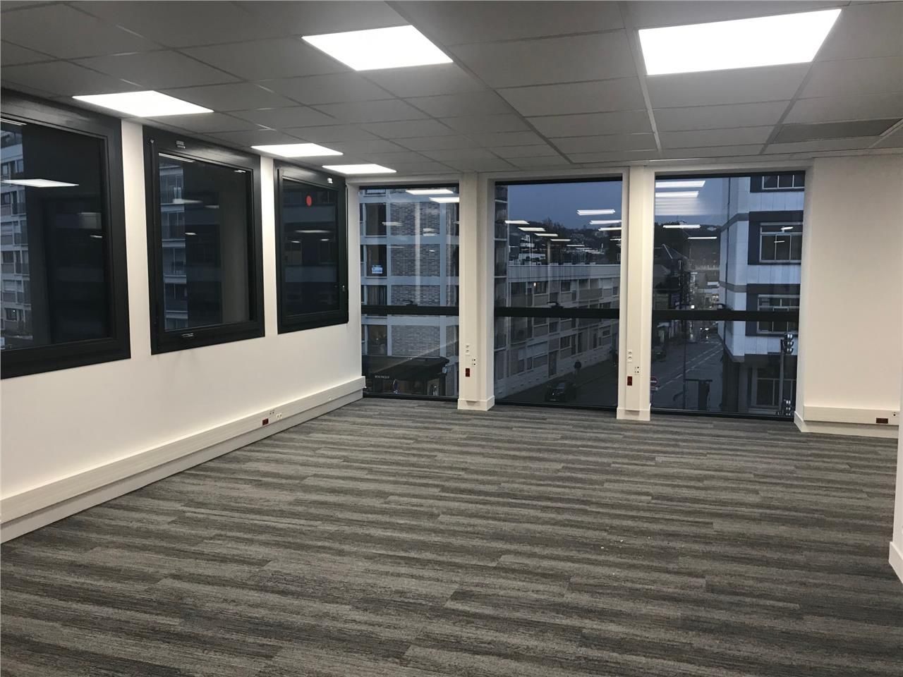 Plateaux de bureaux idéalement situés, au coeur d