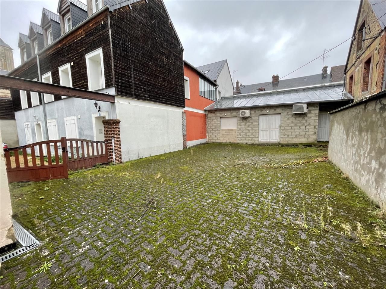 Vous recherchez un local à la vente à Verneuil su