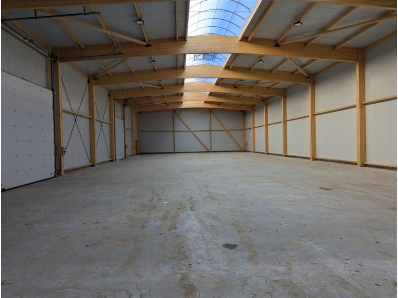 NEUF - Belle visibilité pour ce bâtiment situé à 