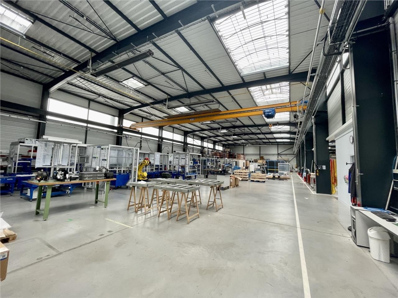 Au sein d'un superbe bâtiment industriel avec bur