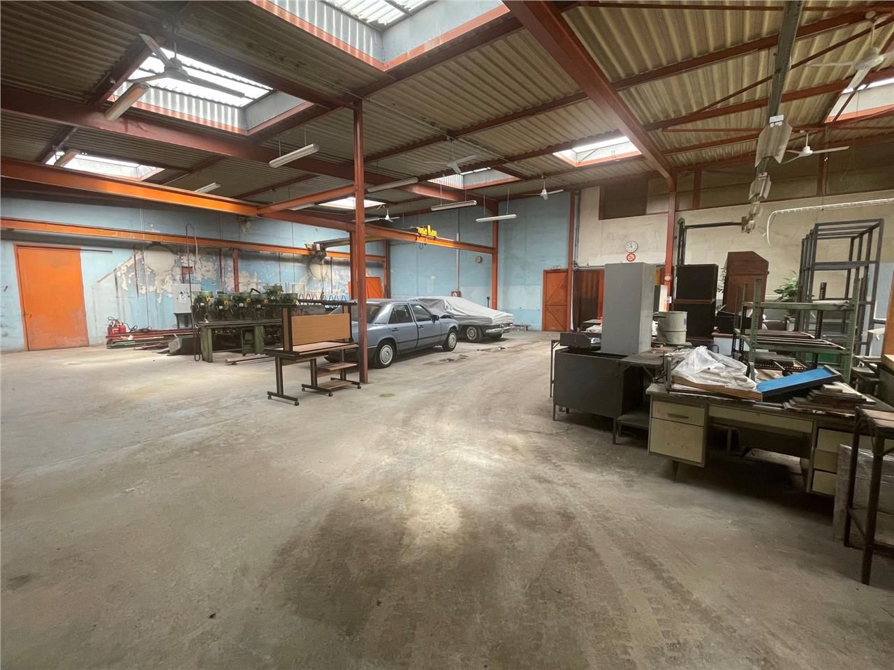 Sur un site indépendant, un ensemble de locaux d'