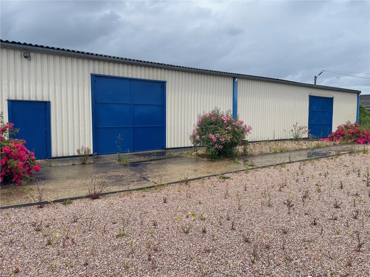 Situé sur un axe passant, un local d'activité d'u