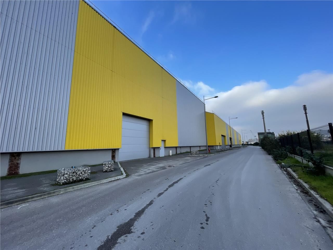 Entrepôt de stockage à Louer - 2.000 m2 divisible