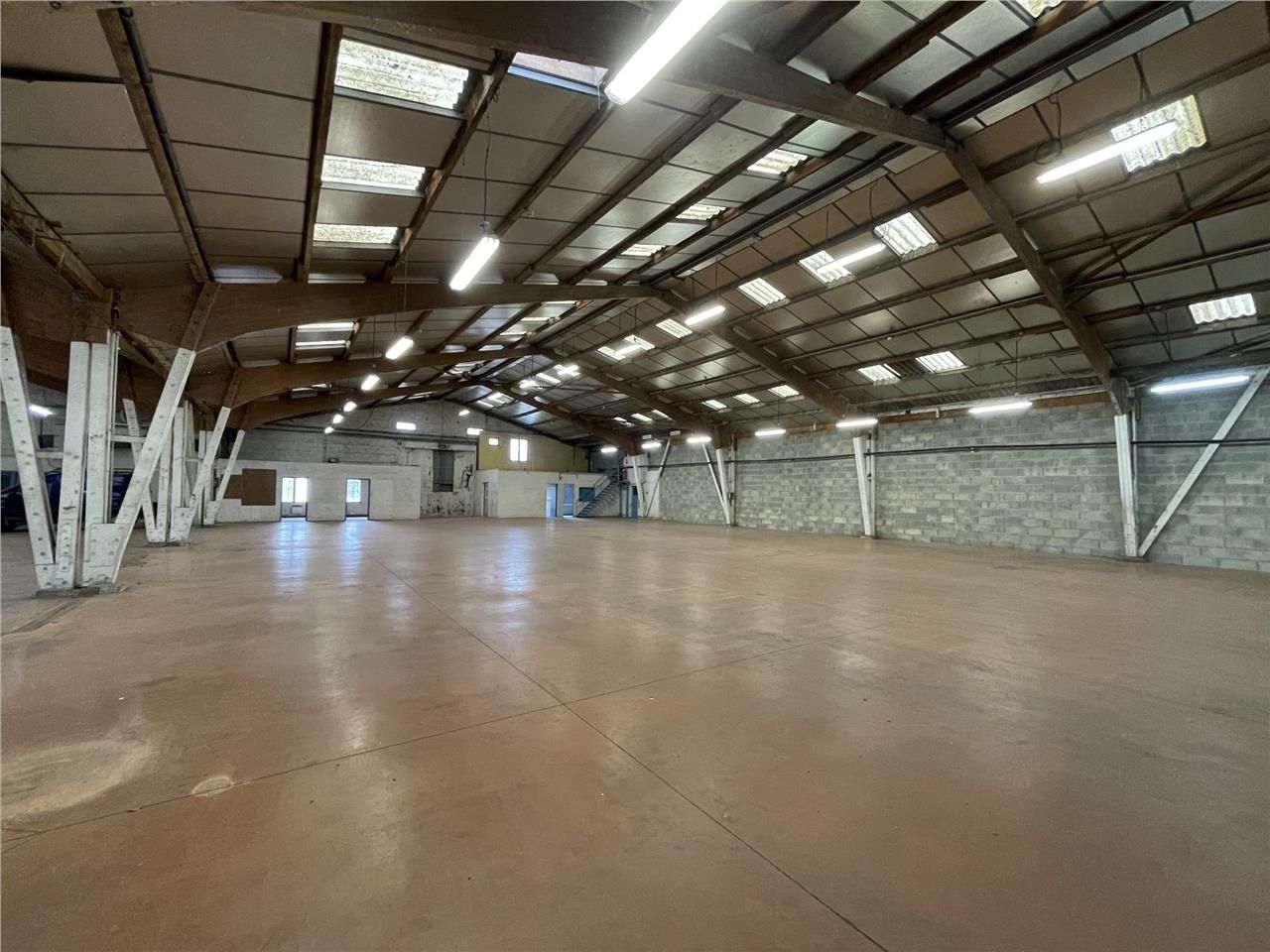 Vous recherchez un local d'activité proche Evreux