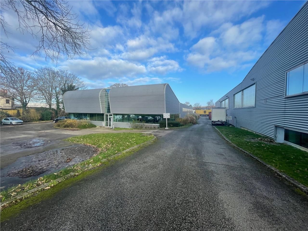 Situé dans le centre de Vernon, un ensemble d'act